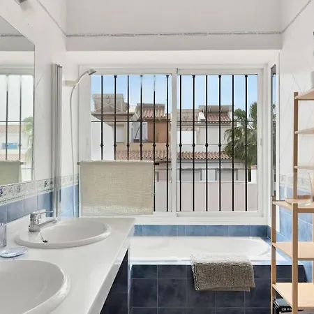 Adosado Con Solarium Y Piscina En - Vistamar 16 Apartment Marbella